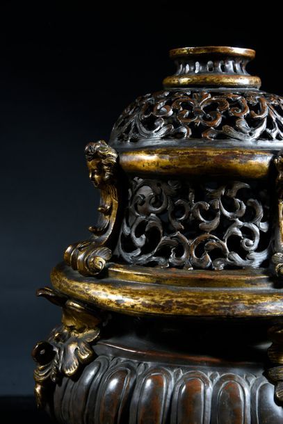 null Table brazier in repoussé copper, carved and openworked, the body decorated...