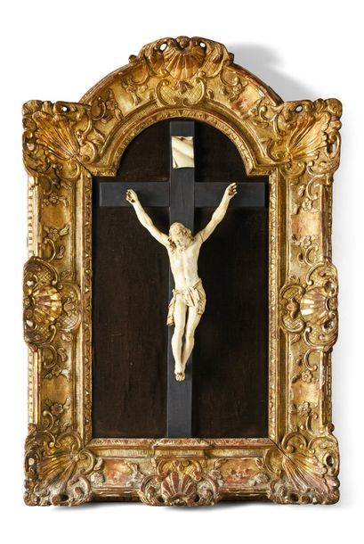 null Christ in ivory very finely carved, on an ebony cross, in a carved and gilded...