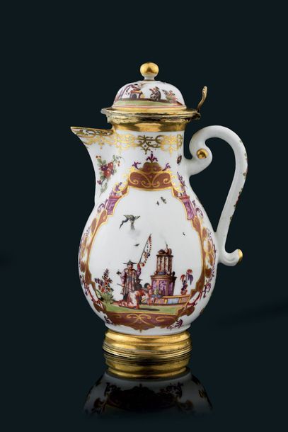 null Coffee pot and its lid in 18th century Meissen porcelain, with Circa 1735 vermeil
frames,...
