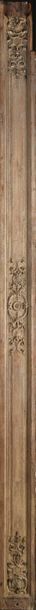 null Lot composed of four elements of molded and carved oak woodwork. (as it stands).
Regency...