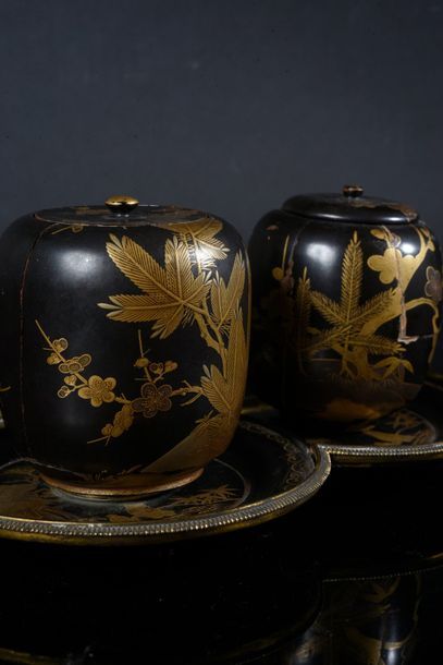 null Double inkwell in Japanese lacquer composed of two Takigara-Ire, small pots...