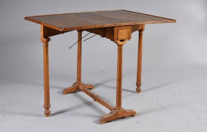 null "Gateleg" table made of amboya magnifying glass veneer and rosewood fillets.
Feet...