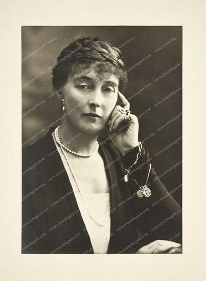 null ISABELLE, princesse d'Orléans, duchesse de Guise (1878-1961).
Ensemble de 5...