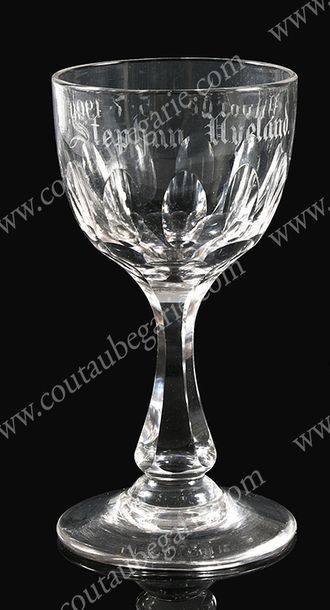 null NYELAND Stéphan (1845-1922).
Petit verre à liqueur en cristal, à décor gravé...