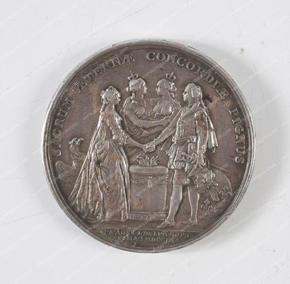 LOUIS, dauphin de France et MARIE-ANTOINETTE, dauphine de France. 
Médaille commémorative...