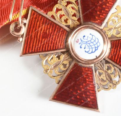 null ORDRE DE SAINTE-ANNE - RUSSIE.
Modèle commandeur, en or et émail, avec son ruban...