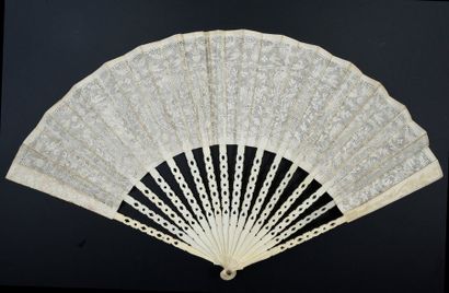 null Flamed hearts, circa 1770-1780
Folded fan, sheet of paper pierced with a cookie...
