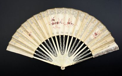 null Harmonie rose, vers 1770-1780
Eventail plié, feuille double en papier à décor...