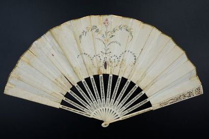 null Under the spell, around 1790
, the folded fan, the cream skin leaf decorated...