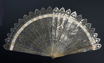 Steel flakes, circa 1820Small fan of the...