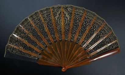 null Heart of gold, around 1900
Fan, the black tulle leaf richly embroidered with...