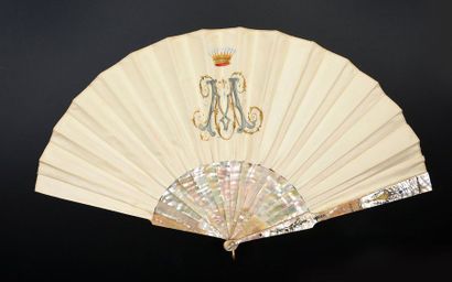 null Gustave Lasellaz, Les hommages galants, circa 1890-1900
Folded fan, double silk...