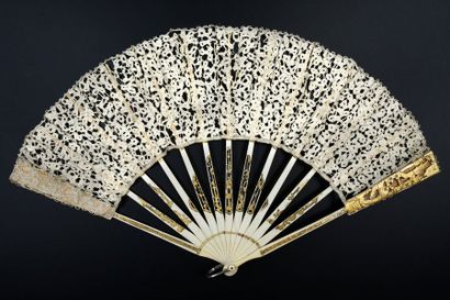 null Vermiculated, late 17th-early 18th century folded fan, lace leaf with vermiculated...