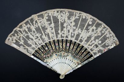 Burano, XVIIIe siècle 
Folded fan, needle lace leaf, "Burano", Italy, with flower...