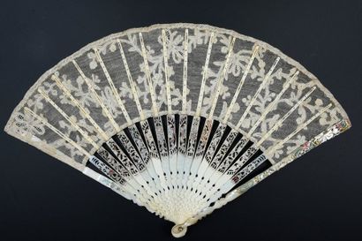 Burano, XVIIIe siècle 
Folded fan, needle lace leaf, "Burano", Italy, with flower...