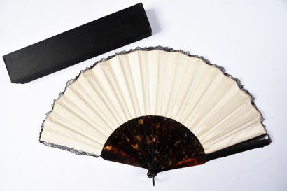 null Flowered volutes, circa 1860-1880
Folded fan, black lace leaf with bobbins,...