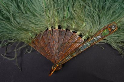 null Egyptomania, around 1900-1920
Amazing fan made of ostrich feathers called "weeping"...