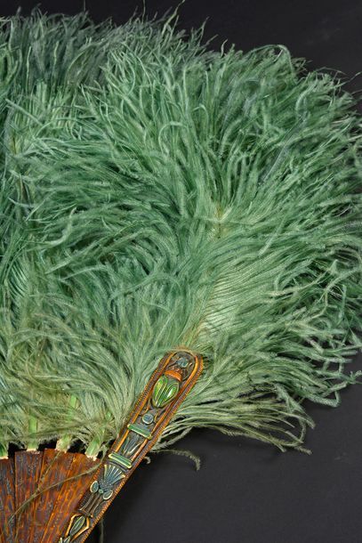 null Egyptomania, around 1900-1920
Amazing fan made of ostrich feathers called "weeping"...