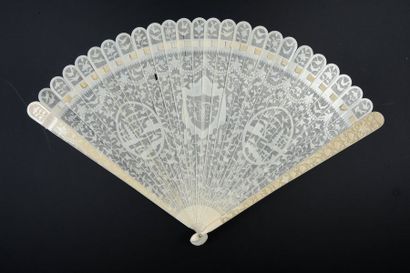  Son of ivory, China, circa 1780-1800 A fan of the broken type made of ivory* very...