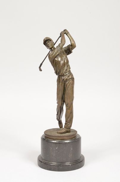 null Sculpture en bronze sur socle marbre. «Le Golfeur».
Signée Milo. Fonte moderne....