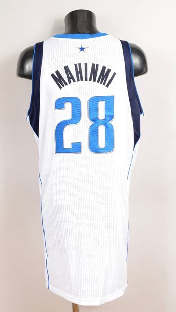 null Ian Mahinmi. Maillot n°28 des Dallas Maverick porté lors de la finale NBA 2011...