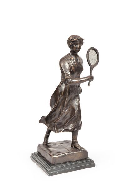 null Bronze sculpture on a marble base "Female tennis player". Signed Loiseau. Modern...