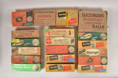 null Set of 18 tennis ball boxes from the 1930s to the 1970s. Different brands. Presence...