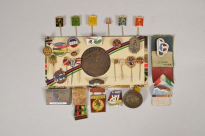 null Lot of about 30 pins and badges including
World Championship between 1947 and...