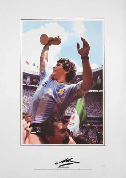 null Diego Maradona. Authentic signature of the player with the 1986 World Cup Trophy...