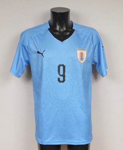 null Luis Suarez. Maillot n°9 de l'équipe d'Uruguay.
Signature authentique du joueur...