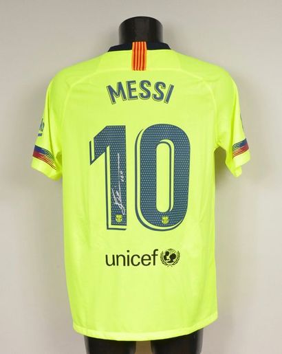 null Lionel Messi. Barcelona FC jersey n°10. Authentic signature of the player on...