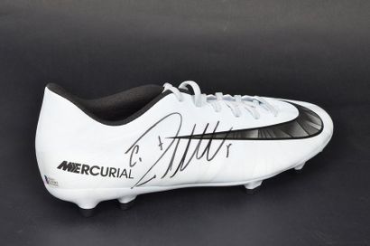 null Christiano Ronaldo. Real Madrid. Authentic signature of the player on a straight...