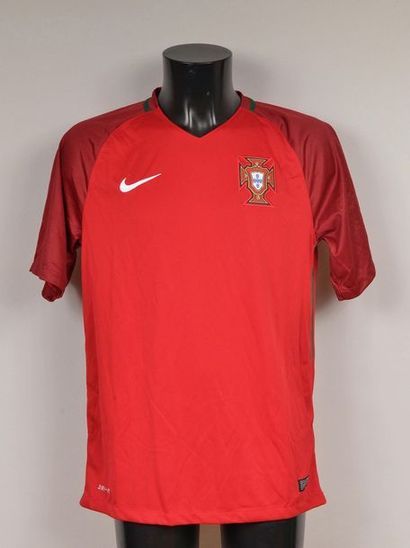 null Christiano Ronaldo. Portugal team jersey n°7. Authentic signature of the player...