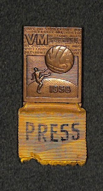 null Badge presse de la Coupe du Monde 1958 en Suède. Avec son ruban d'origine. On...