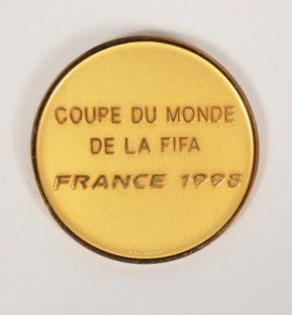 null Médaille d'or de la Coupe du Monde 1998 en France offerte aux dignitaires et...