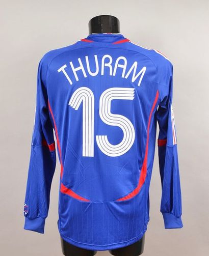 null Lilian Thuram. Maillot n°15 de l'équipe de France pour la rencontre de qualification...