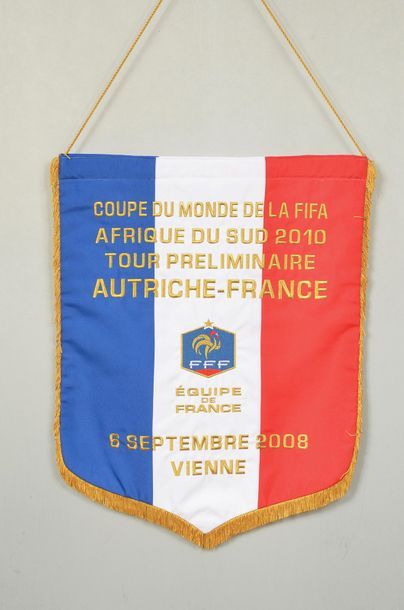 null Fanion officiel de l'équipe de France pour la rencontre de qualification à la...