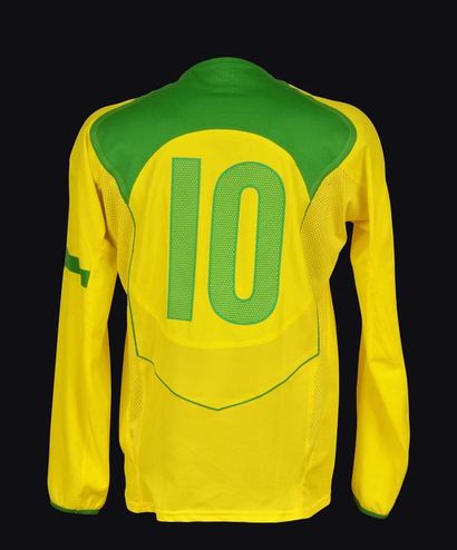 null Ronaldinho. Maillot n°10 du Brésil porté lors de la rencontre de qualification...