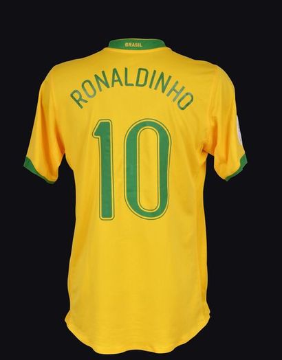 null Ronaldinho. Maillot n°10 du Brésil porté lors de la rencontre face à la France...
