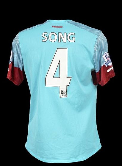 null Alexandre Song. Maillot n°4 de West Ham United porté lors de la saison 2015-2016...