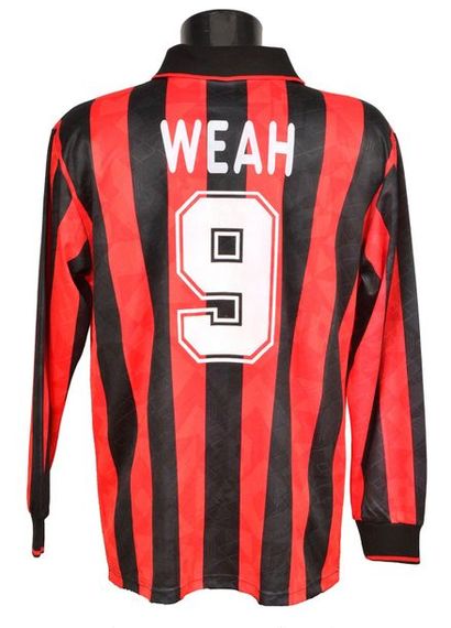 null George Weah. Maillot n°9 de l'AC Milan porté lors de la saison 1994-1995 du...