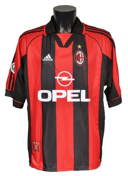 null Leonardo. Maillot n°18 du Milan AC porté lors de la saison 1998-1999 du Championnat...