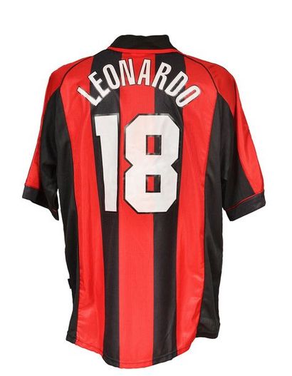 null Leonardo. Maillot n°18 du Milan AC porté lors de la saison 1998-1999 du Championnat...