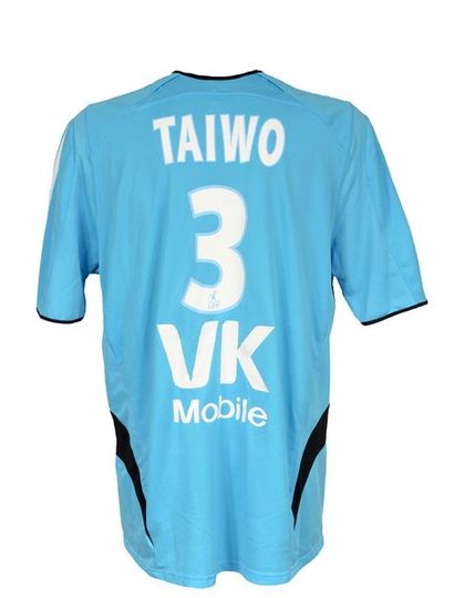 null Taye Taiwo. Maillot n°3 de l'Olympique de Marseille pour la saison 2005-2006...