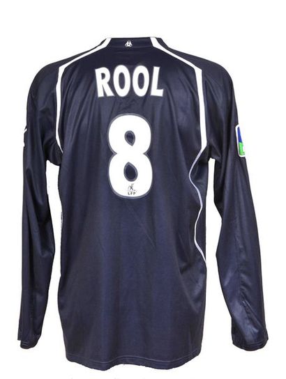 null Cyril Rool. Maillot n°8 des Girondins de Bordeaux porté lors de la saison 2004-2005...