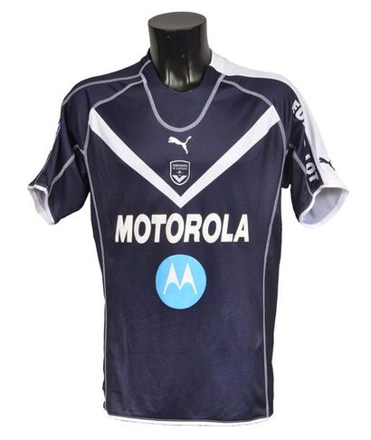 null Denilson. Jersey n°22 of the Girondins de Bordeaux worn during the 2005-2006...