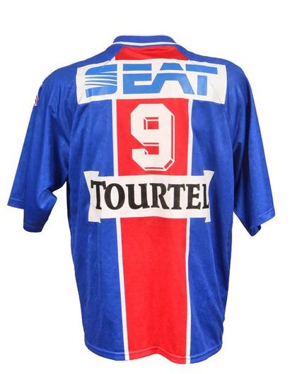 null Georges Weah. Maillot n°9 du Paris Saint-Germain porté lors de la saison 1994-1995...
