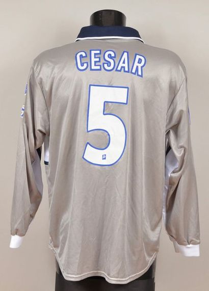 null Caesar. Paris Saint-Germain jersey n°5 worn during the 1999-2000 Ligue 1 season....