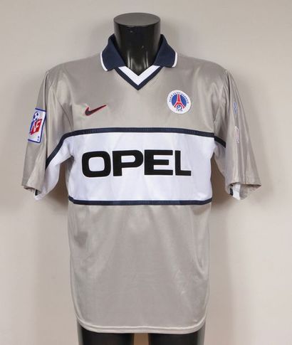 null Ali Benarbia. N°9 Paris Saint-Germain jersey worn during the 1999-2000 season...