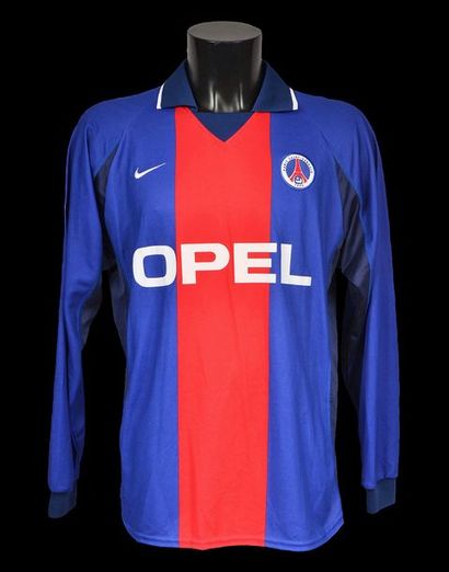 null Nicolas Anelka. Paris Saint-Germain jersey n°9 worn during the 2000-2001 Champions...